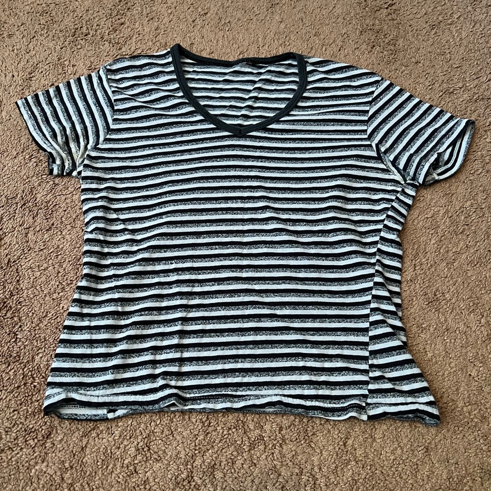 Black and White - V Neck